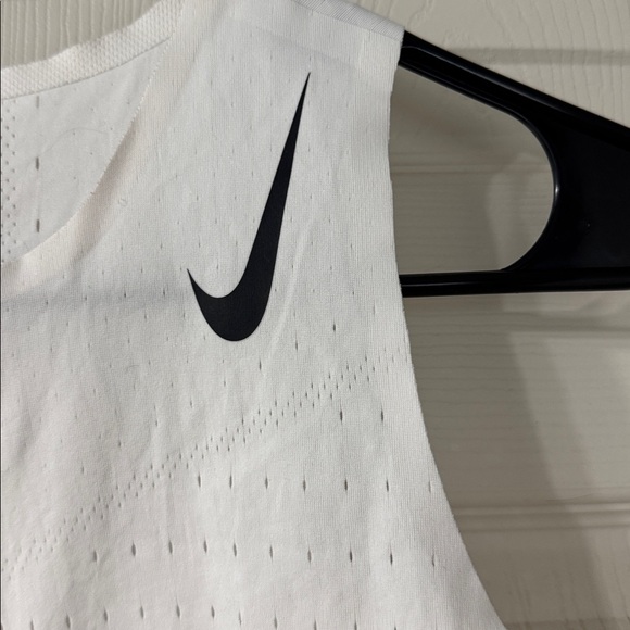 Nike AeroSwift Cropped Running Sport Top Size Medium - Picture 4 of 9